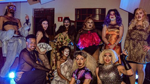 Viva a Cena! com coletivo Traga Drag