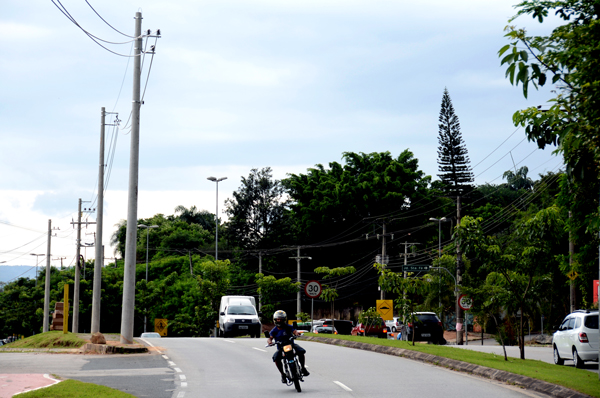 2016-02-04cpfl-remove-postes-na-av-compereira-inacio-prox-trevo-da-morte-ft-zaqueu-proenca041-41