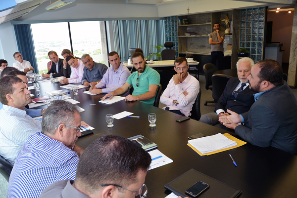 2017-01-10-prefcrespo-se-reune-com-ver-para-debater-reforma-adm-ft-zaqueu-proenca-087-77