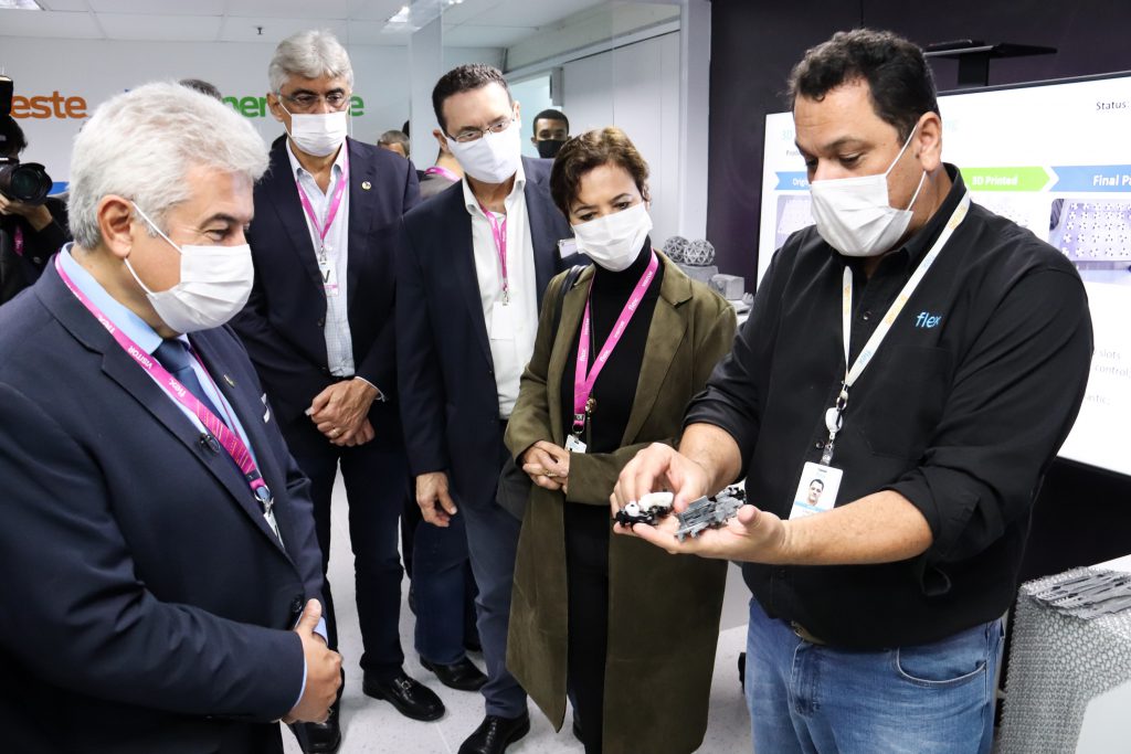 noticias.sorocaba.sp.gov.br-foto-prefeitura-secom-visita-marcos-pontes-flextronics-16-1024x683