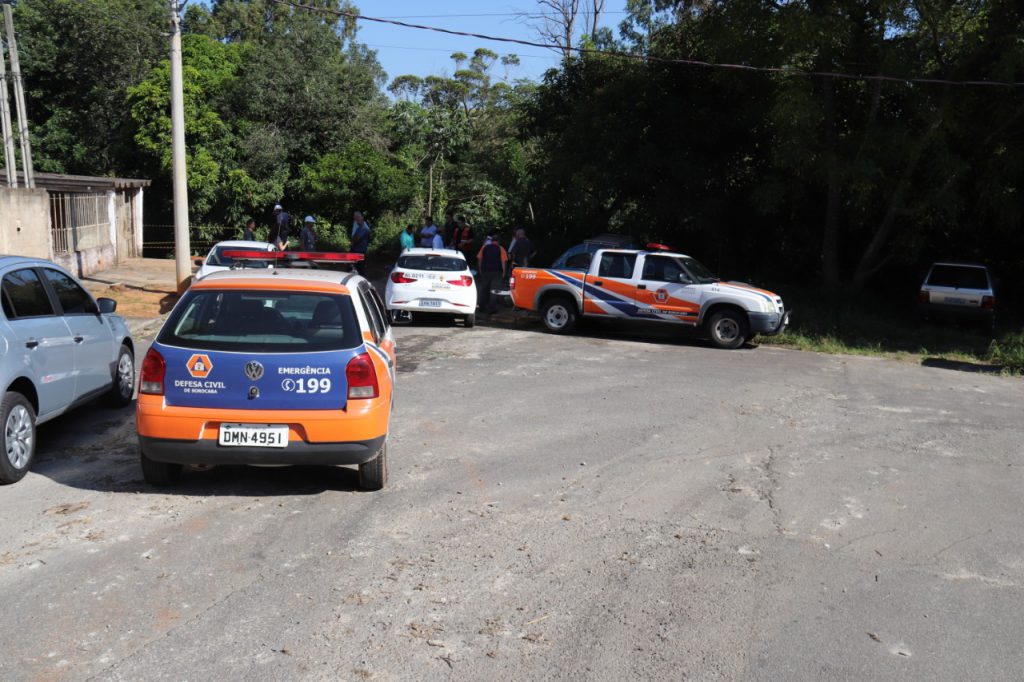 noticias.sorocaba.sp.gov.br-prefeita-inspeciona-talude-deslocado-jd-montreal-4-1024x682