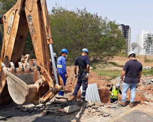 noticias.sorocaba.sp.gov.br-saae-instala-mais-uma-valvula-reguladora-de-pressao-vrp-jd.-emilia-2-300x240