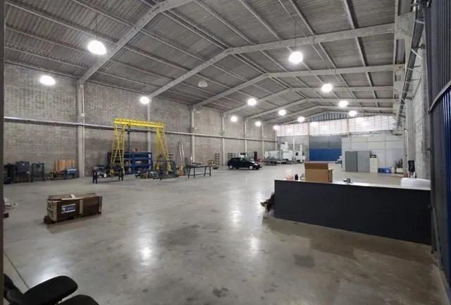 Comercial em IPORANGA, SOROCABA - OPORTUNIDADE de Permuta ou Locação - Galpão Industrial Iporanga Sorocaba 1.920 m2 Área Construída - Foto 1