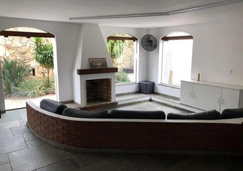 Comercial em JARDIM VERGUEIRO, SOROCABA - Residência Espaçosa e Moderna no Jardim Vergueiro: Três Quartos, Suíte e Ampla Área Externa