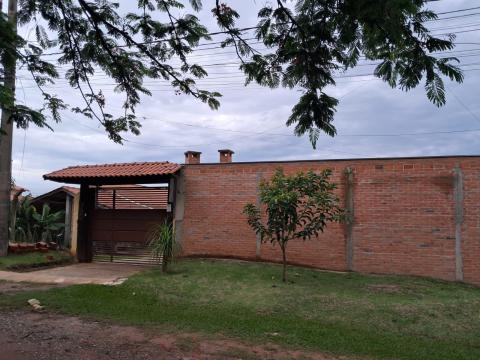 Linda Chácara Reformada em Araçoiaba da Serra - Estilo Rústico e Conforto em Meio à Natureza