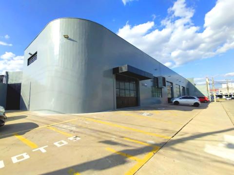 Salão Galpão Prédio Comercial para Alugar, 881M² com ótima localização.