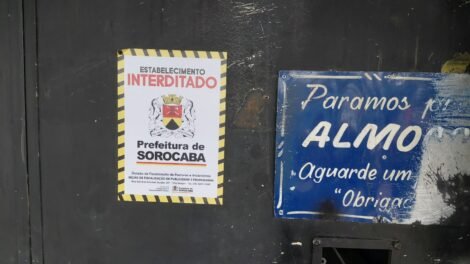Operação Ferro-Velho interdita estabelecimento irregular no bairro Cajuru do Sul