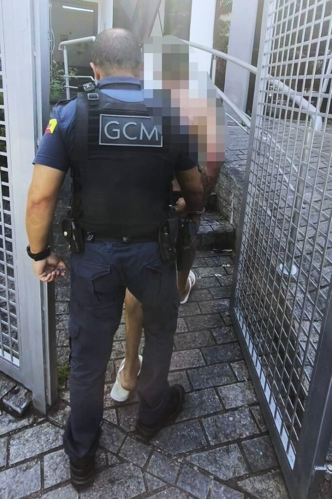 GCM de Sorocaba prende homem por descumprimento de medida protetiva após envio de mensagem à vítima.