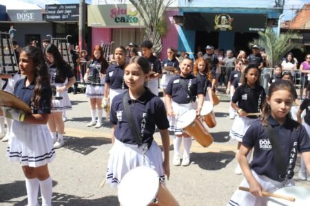 Desfile de Brigadeiro Tobias reúne público de 1,5 mil pessoas neste domingo (18)