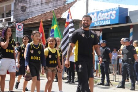 Desfile de Brigadeiro Tobias reúne público de 1,5 mil pessoas neste domingo (18)