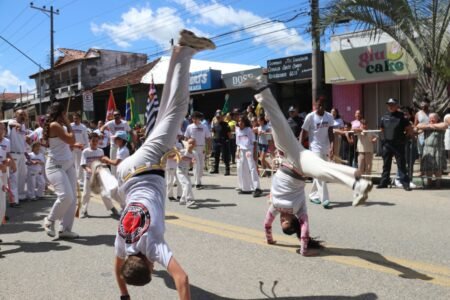 Desfile de Brigadeiro Tobias reúne público de 1,5 mil pessoas neste domingo (18)