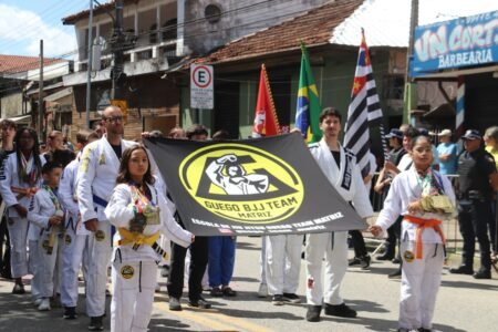 Desfile de Brigadeiro Tobias reúne público de 1,5 mil pessoas neste domingo (18)