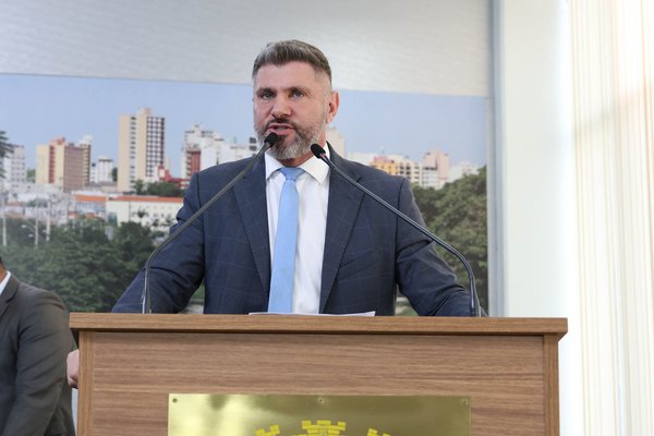 67ª SESSÃO ORDINÁRIA: Em pauta, projetos sobre recarga de veículos elétricos e prevenção de alagamentos