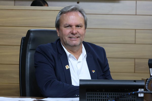 67ª SESSÃO ORDINÁRIA: Em pauta, projetos sobre recarga de veículos elétricos e prevenção de alagamentos
