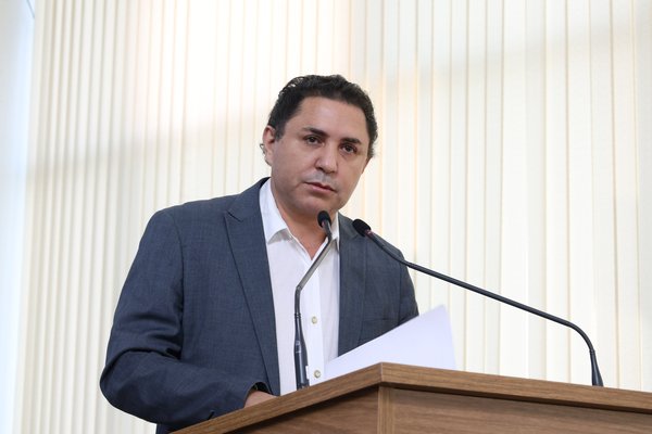 67ª SESSÃO ORDINÁRIA: Em pauta, projetos sobre recarga de veículos elétricos e prevenção de alagamentos