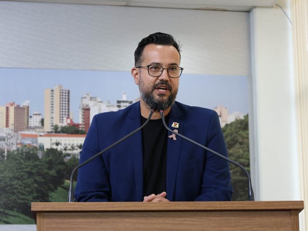 Fábio Simoa solicita informações sobre pavimentação asfáltica de rua no Jardim do Sol