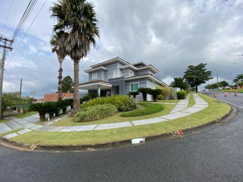 Exclusivo sobrado de alto padrão no Residencial Saint Charbel à 15min. do Parque Campolim e Shopping Iguatemi