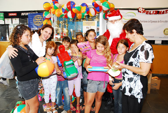 Fundo Social de Solidariedade recebe doação de brinquedos do Senai